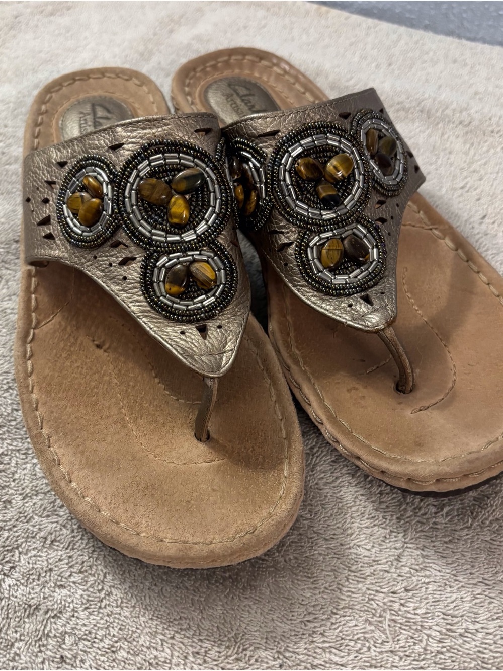 Clarks Metallic Brown Beaded Thong Sandals SZ 9.5 M Leather Rhinestones